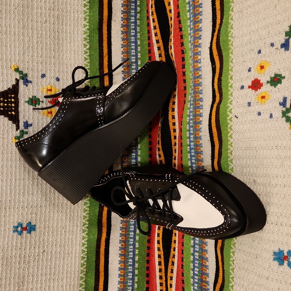 Gianni Bini Black and White Platform Shoes